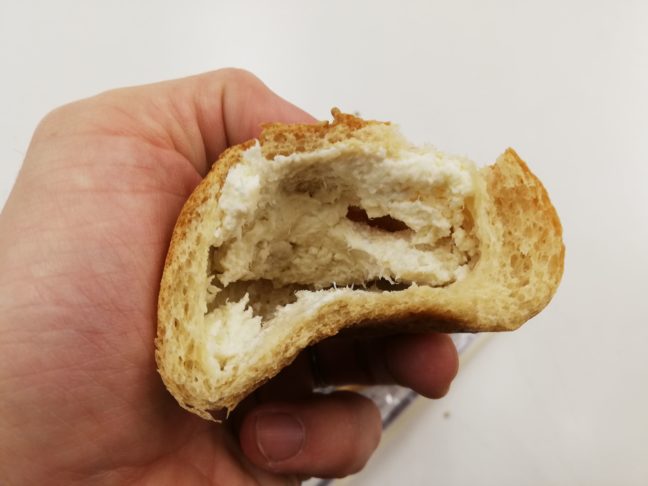 ブランのサラダチキンマヨネーズパンの中身画像