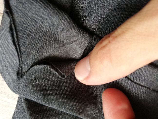 裁縫上手スティックを使って裾上げをしたが剥がれてきた画像